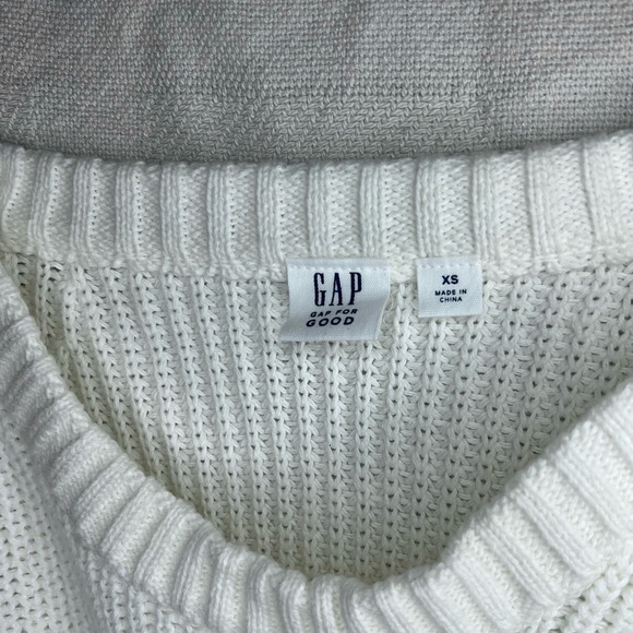 NWOT White GAP Sweater Vest/Tank Top - Picture 3 of 3